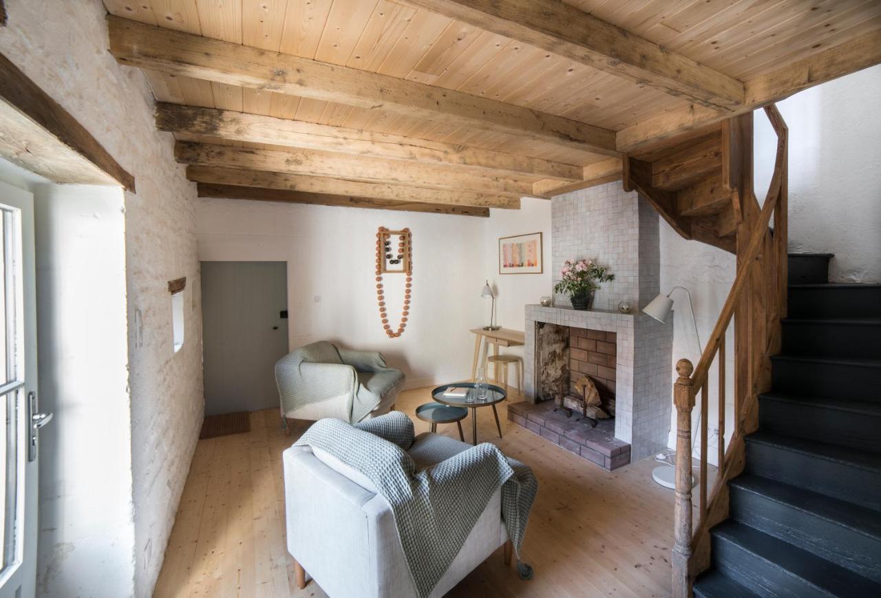 Gite Du Presbytere Port D'Envaux, Ravissante Maison De Charme Exterior photo