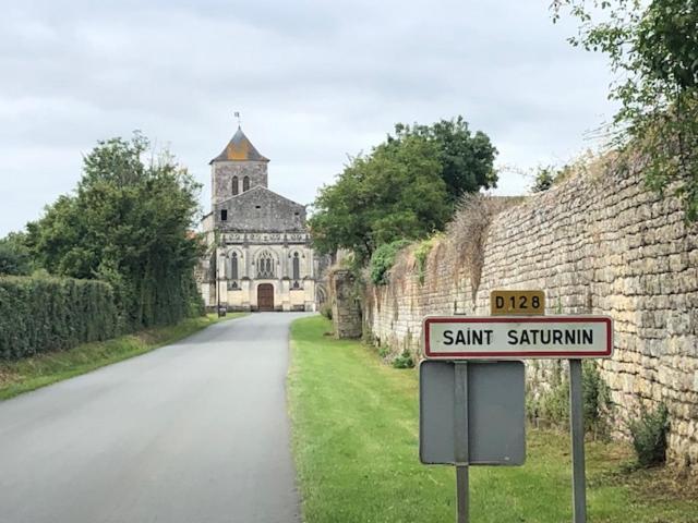 Gite Du Presbytere Port D'Envaux, Ravissante Maison De Charme Exterior photo